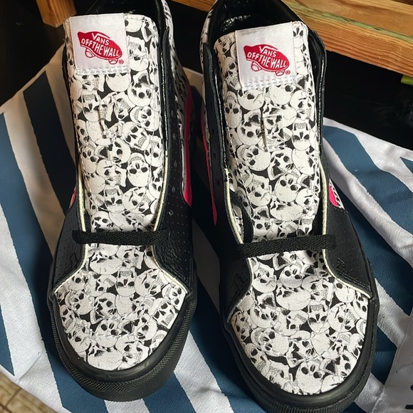 Custom Vans - Picture 3 of 6